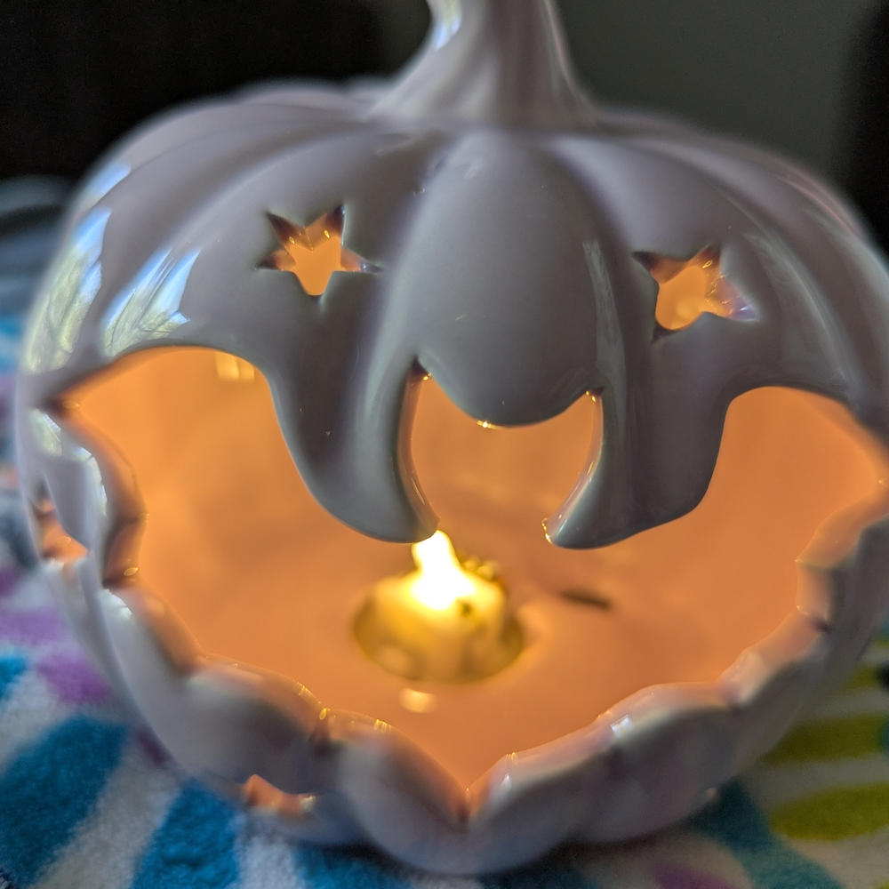 Kirkland 2 Ceramic Light Up Pumpkins - Picture 3 of 8